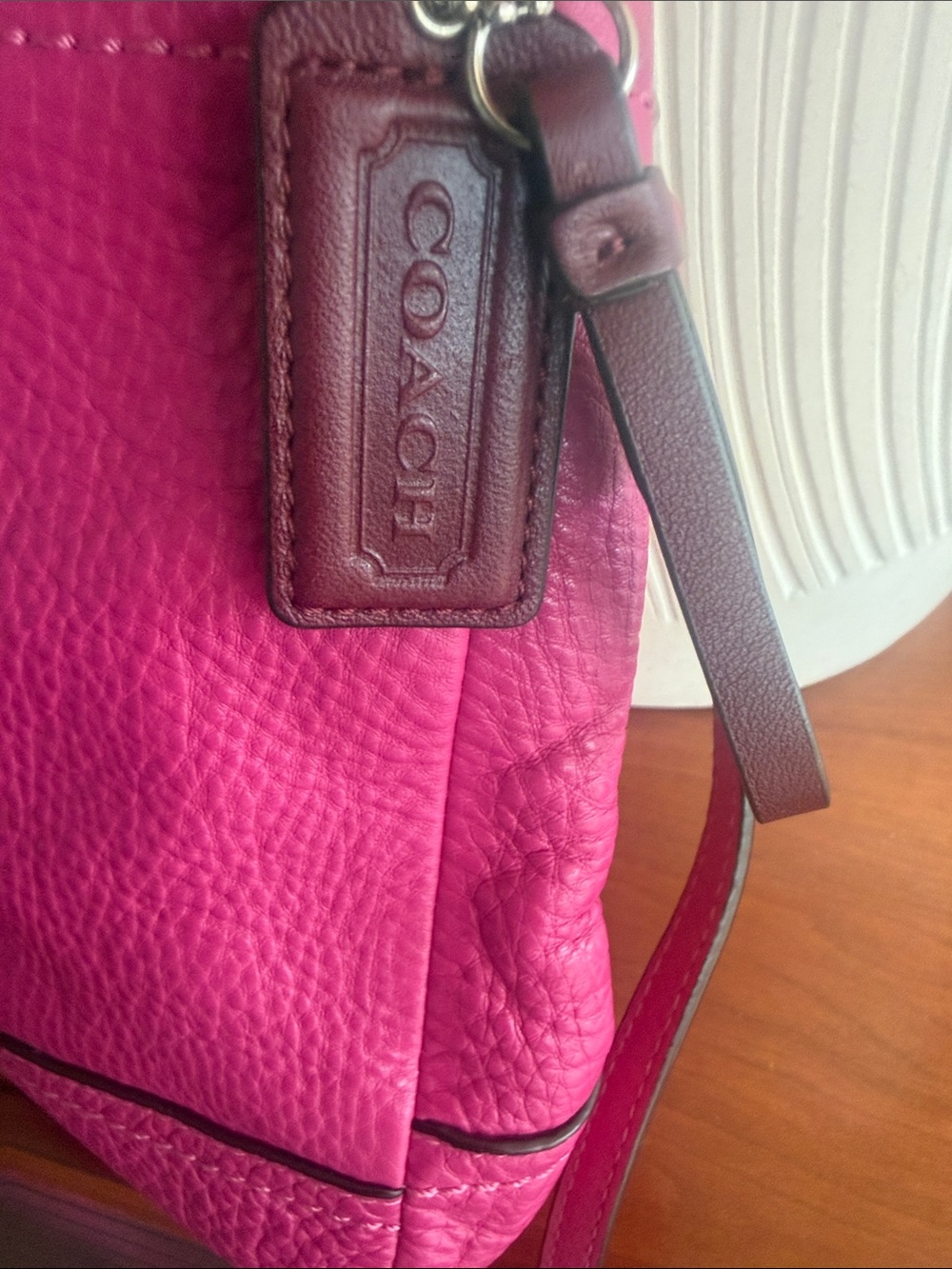Gorgeous Coach Pebbled Leather Shoulder Bag in Fuchsia Pink-excellent condition - Picture 3 of 7